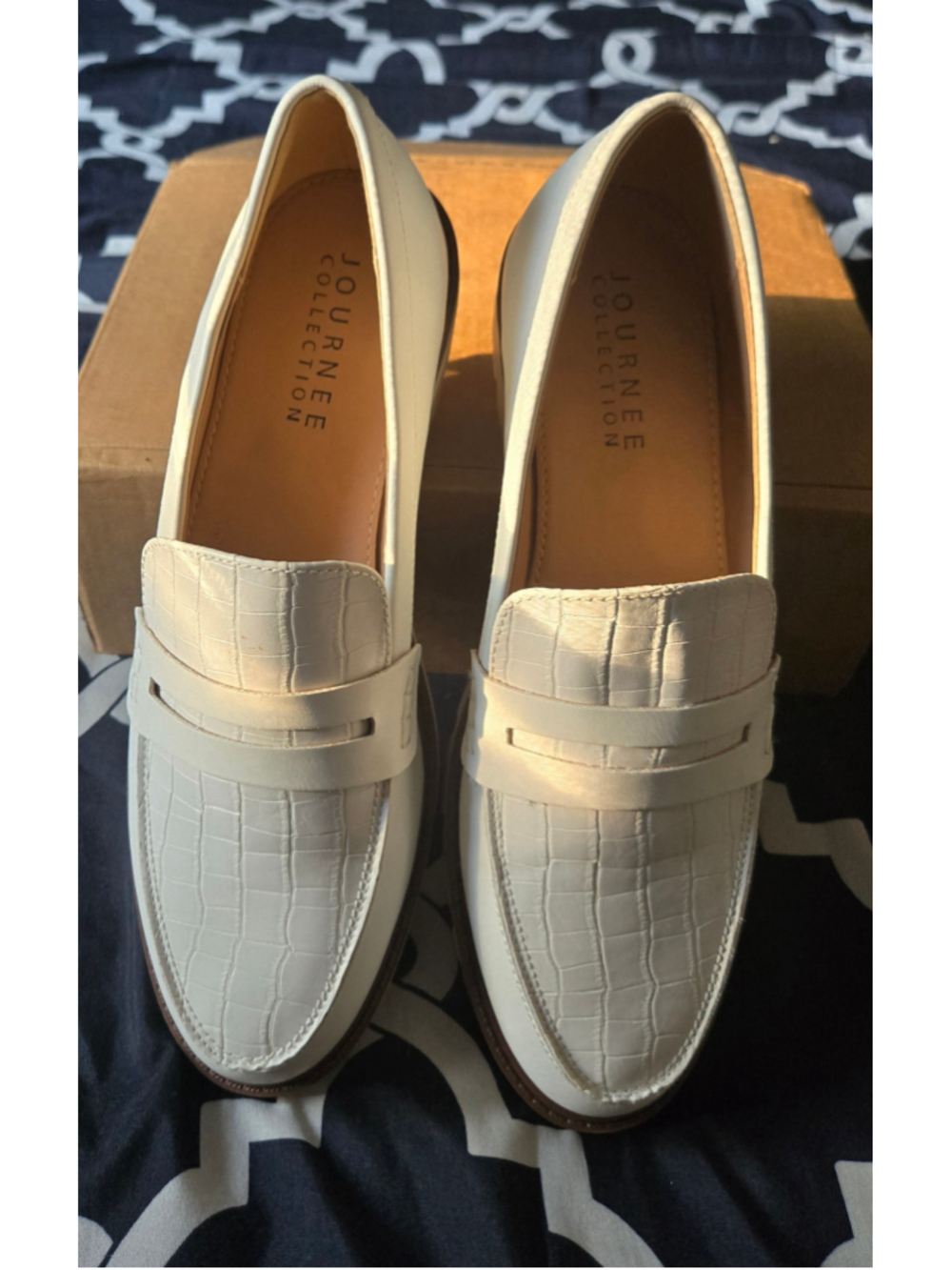 Women's Journee Collection White Penny Loafers Size 12 NIB - Picture 4 of 7